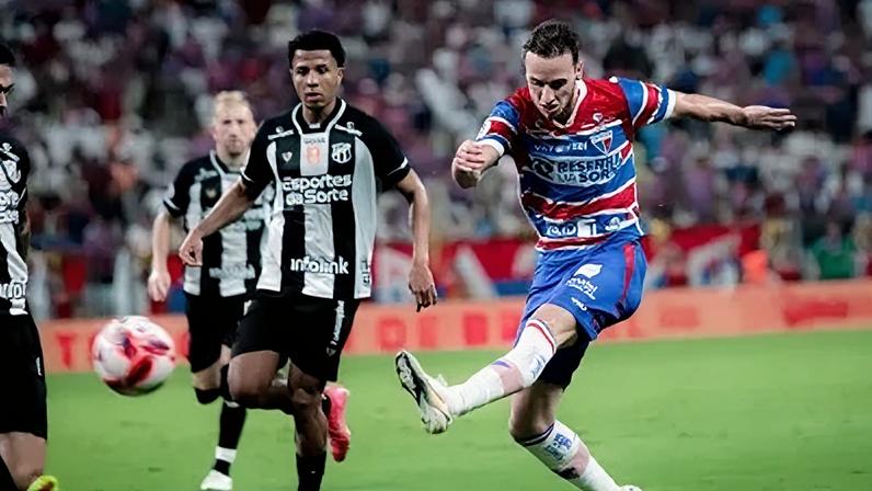 Lance de Fortaleza x Ceará pela final do Cearense