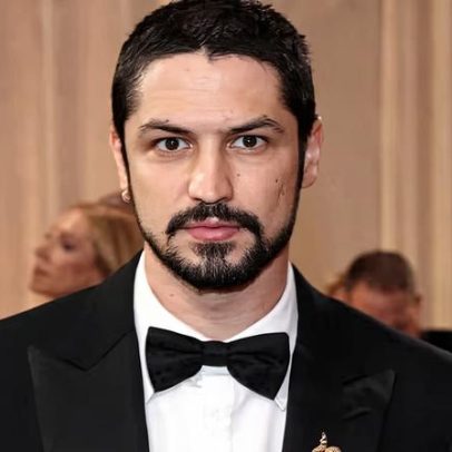 Gabriel Leone muda o visual às vésperas do Oscar