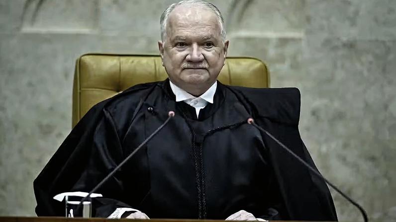 Ministro Edson Fachin toma posse como presidente do Supremo Tribunal Federal. Fachin também é presidente do CNJ. — Foto: TON MOLINA/FOTOARENA/ESTADÃO CONTEÚDO