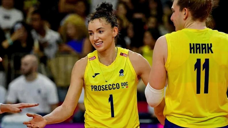 Gabi Guimarães pelo Conegliano durante partida no Mundial de vôlei (Foto: Deco Pires)
