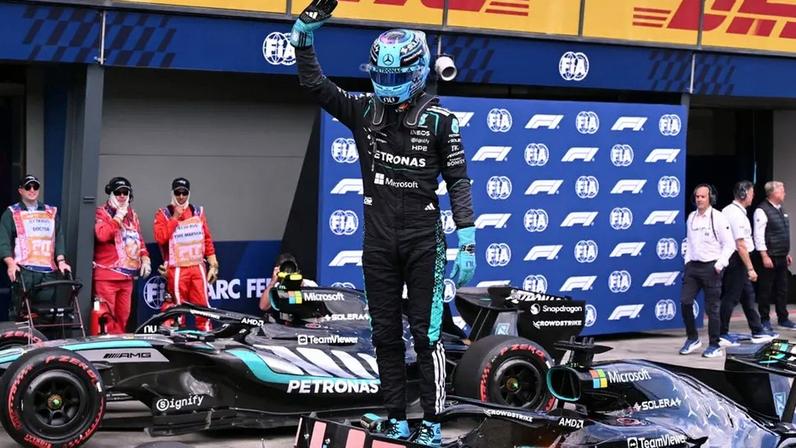 Russell conquista primeira pole da F1 2026 após abandono de Bortoleto