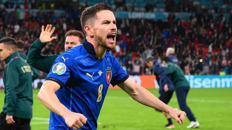 Jorginho marcou o último pênalti na vitória da Itália sobre a Espanha na semifinal da Euro-2020 — Foto: Getty Images