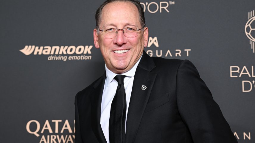 John Textor em premiação do Bola de Ouro — Foto: Stephane Cardinale - Corbis/Corbis via Getty Images