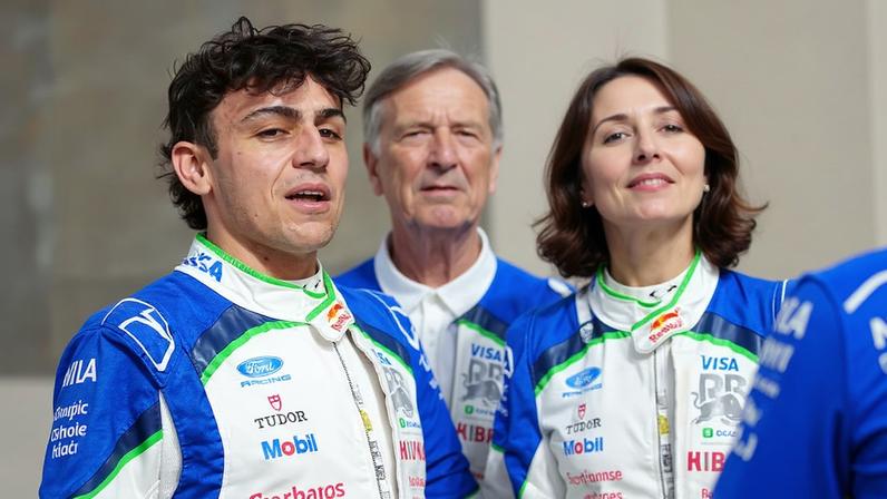 Arvid Lindblad nos testes de pré-temporada da F1 2026, no Bahrein — Foto: Bradley Collyer/PA Images via Getty Images