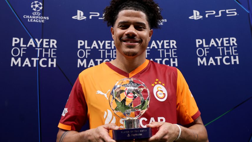 Gabriel Sara foi eleito o melhor em campo na goleada do Galatasaray sobre a Juventus — Foto: Ahmad Mora - UEFA/UEFA via Getty Images