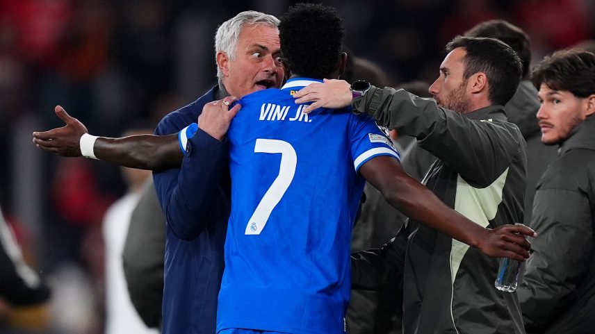 Vini Jr e Mourinho após o gol do Real Madrid — Foto: Angel Martinez/Getty Images