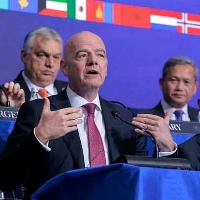 Infantino defende expulsão de jogadores que taparem a boca em discussões