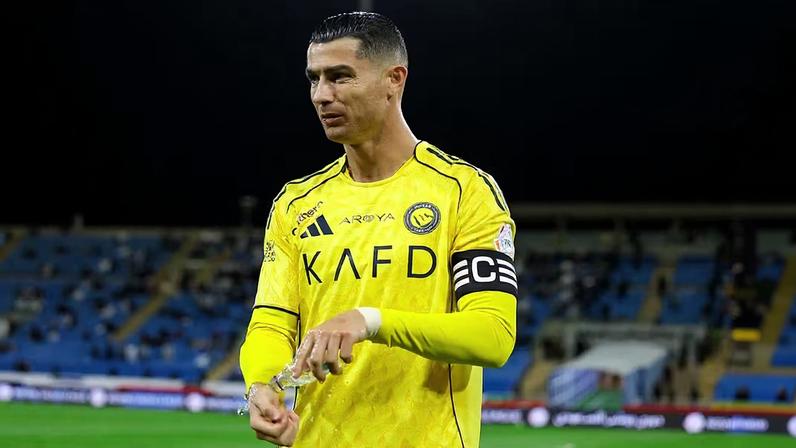 Cristiano Ronaldo em jogo do Al-Nassr — Foto: Getty Images