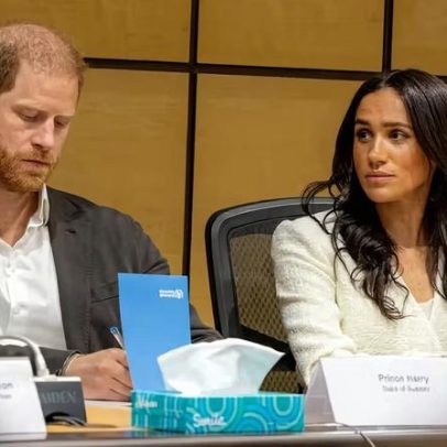 Príncipe Harry reage a alegação de que Meghan Markle o interrompeu em reuniões