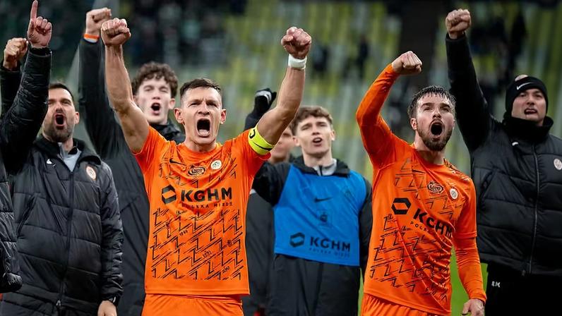 Campeonato Polonês: times brigam por título e lutam contra o rebaixamento