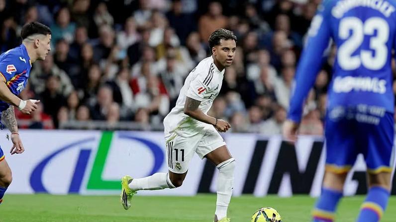 Rodrygo entrou no segundo tempo da partida contra o Getafe, nesta segunda-feira, e sentiu dores — Foto: Getty Images