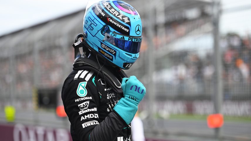 George Russell comemora pole na Austrália — Foto: Rudy Carezzevoli/Getty Images