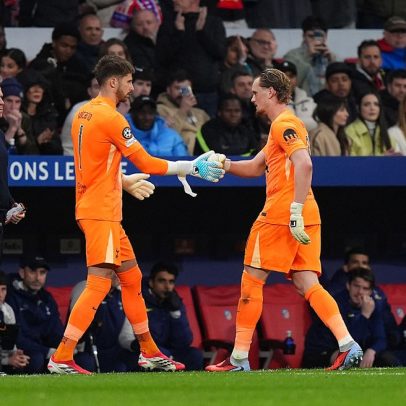 Goleiro Tottenham falha, leva gol e é substituído aos 16 minutos na Champions
