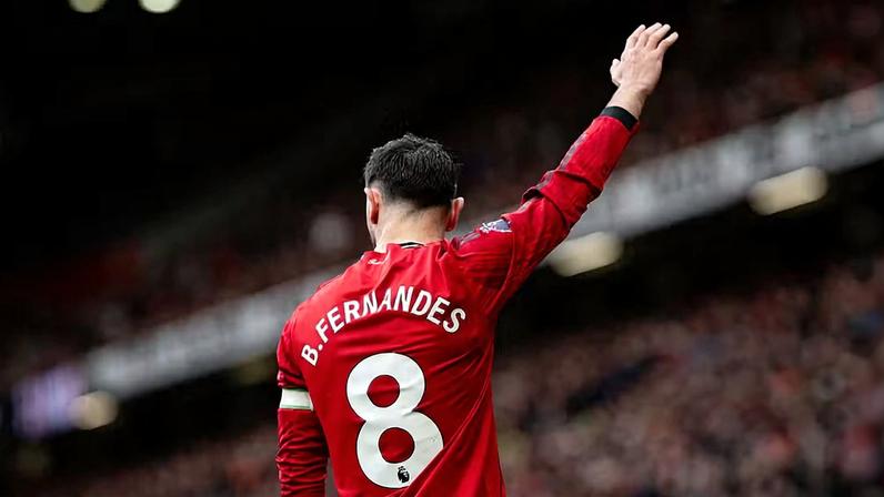Bruno Fernandes supera Beckham e vira garçom líder do United na Premier League