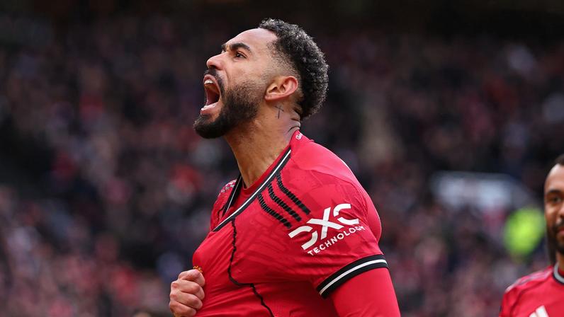 Matheus Cunha comemora gol contra Aston Villa — Foto: Getty Images