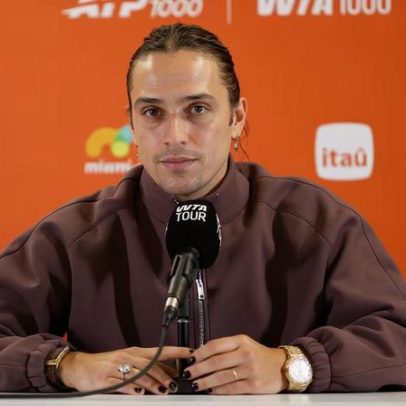 Sabalenka comenta língua para xingar e despista árbitros