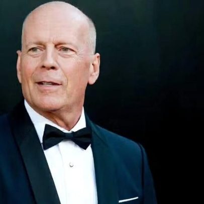 Bruce Willis é visto em passeio no seu 71º aniversário, com demência