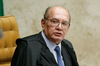 O ministro Gilmar Mendes em sessão plenária do STF