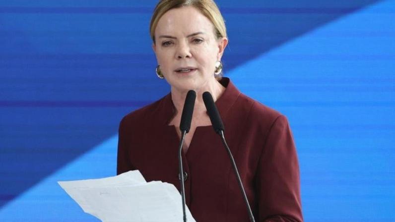 Gleisi compartilha vídeo de Dilma sobre os 62 anos do golpe militar