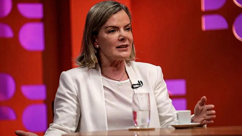 Gleisi Hoffmann prevê que Caiado ficará na periferia em eleição polarizada