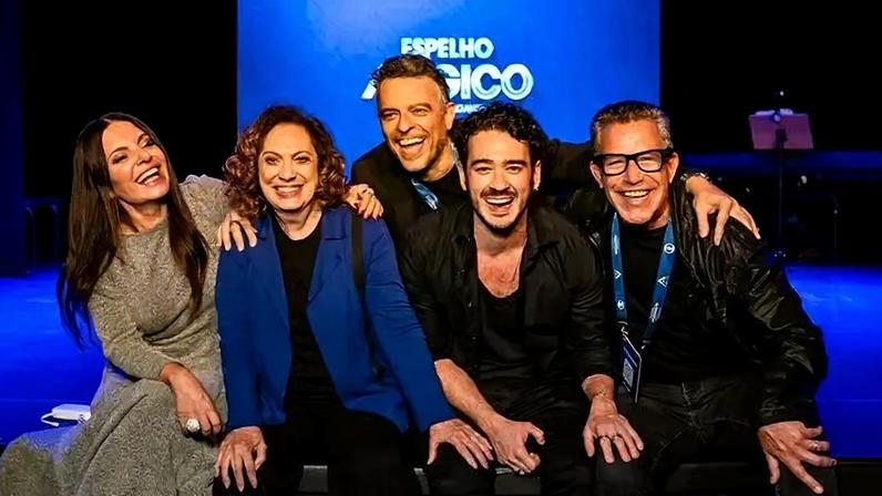 Globo faz 60… e quem ganha o presente é o público! Espetáculo “Espelho Mágico” emociona, diverte e ainda cutuca o óbvio