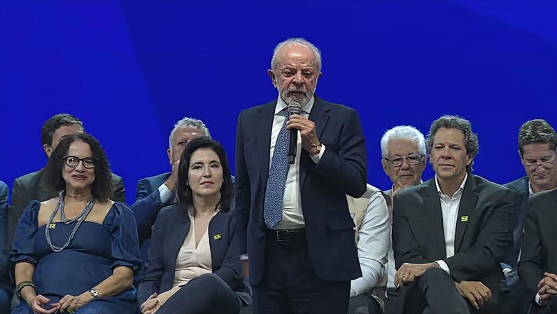 O presidente Lula (PT) discursa em São Paulo nesta quinta-feira (19), durante a abertura da 17ª Caravana Federativa. — Foto: Reprodução/TV Globo