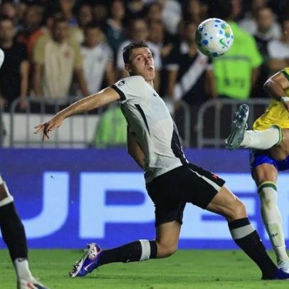 Flaco López muda comemoração em Vasco x Palmeiras após efeito Lingard