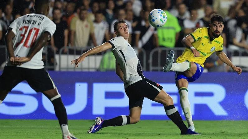 Flaco López muda comemoração em Vasco x Palmeiras após efeito Lingard