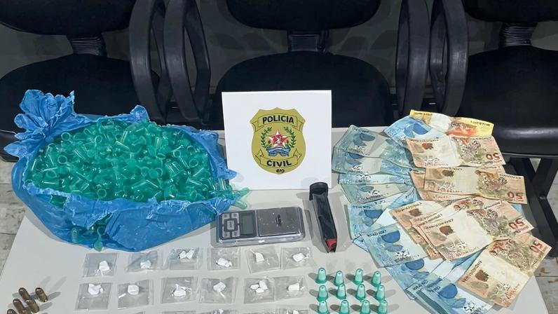 Grande apreensão de drogas, munições e materiais ligados ao tráfico é realizada em Taiobeiras; autor é procurado