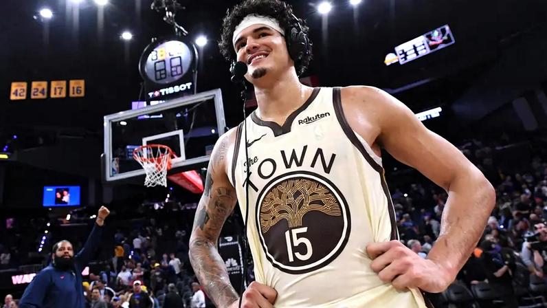 Gui Santos, do Golden State Warriors após vitória na NBA (Foto: Noah Graham / NBAE / Getty Images / Getty Images via AFP)