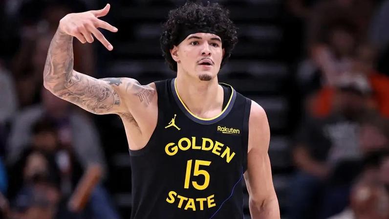 Gui Santos em jogo entre Golden State Warriors e Phoenix Suns na NBA (Foto: Chris Coduto/Getty Images/AFP)
