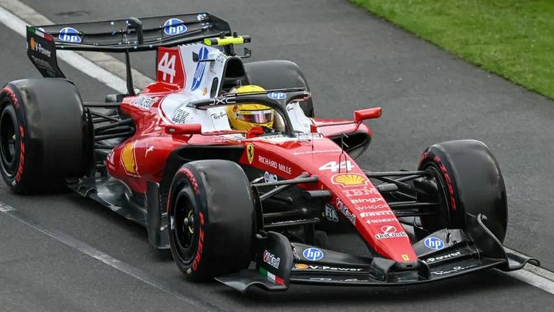 Lewis Hamilton durante classificação para o GP da Austrália na Fórmula 1 (Foto: Paul Crock / AFP)