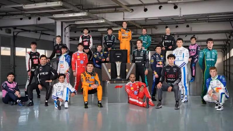 Foto oficial dos pilotos da F1 2026 — Foto: Divulgação/F1