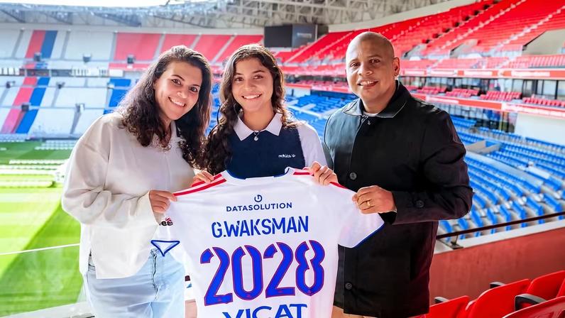 Lyon anuncia Giovanna Waksman, promessa brasileira de 16, no time profissional
