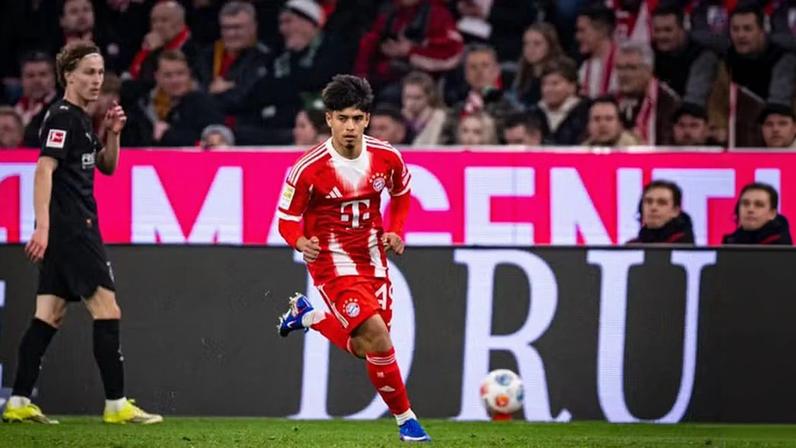 Maycon Cardozo faz sua estreia oficial pelo Bayern de Munique, contra o Borussia Mönchengladbach — Foto: Twitter/Bayern de Munique