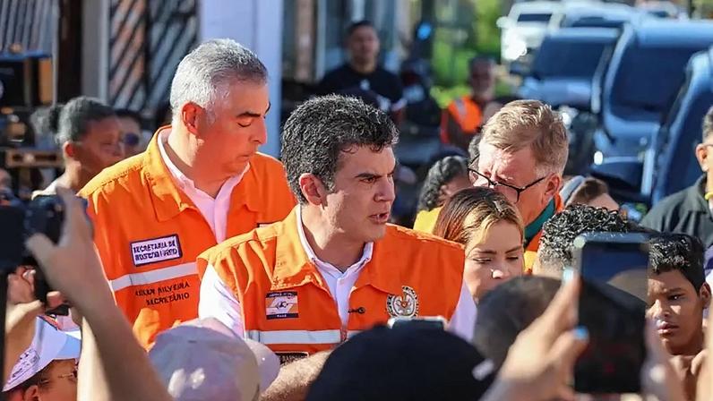 Helder Barbalho esteve em Marituba, na Região Metropolitana de Belém, para ver o impacto das fortes chuvas