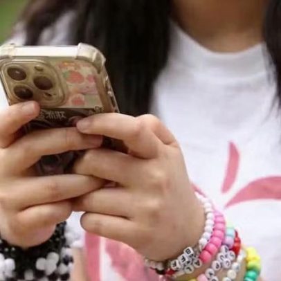 Indonésia restringe acesso a redes sociais para menores de 16 anos