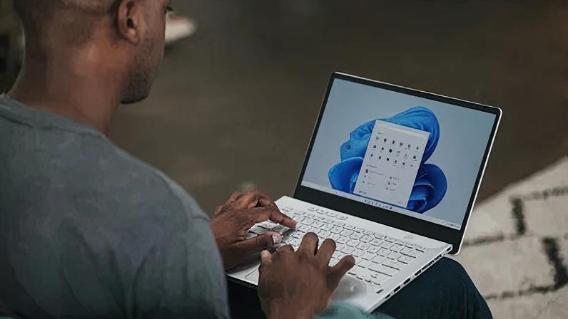 Dispositivos da Microsoft travam mais do que os da Apple, diz estudo