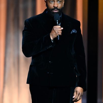 Deon Cole comenta polêmica da N-word nos BAFTAs; Minaj adota MAGA no NAACP 2026