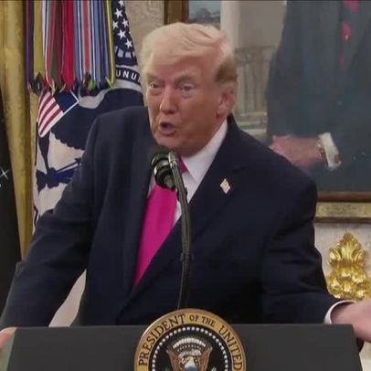 Trump cita acordo de paz com o Irã e diz ter recebido presente na negociação