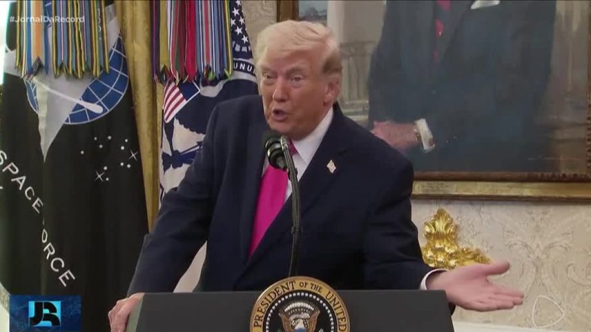 Trump cita acordo de paz com o Irã e diz ter recebido presente na negociação