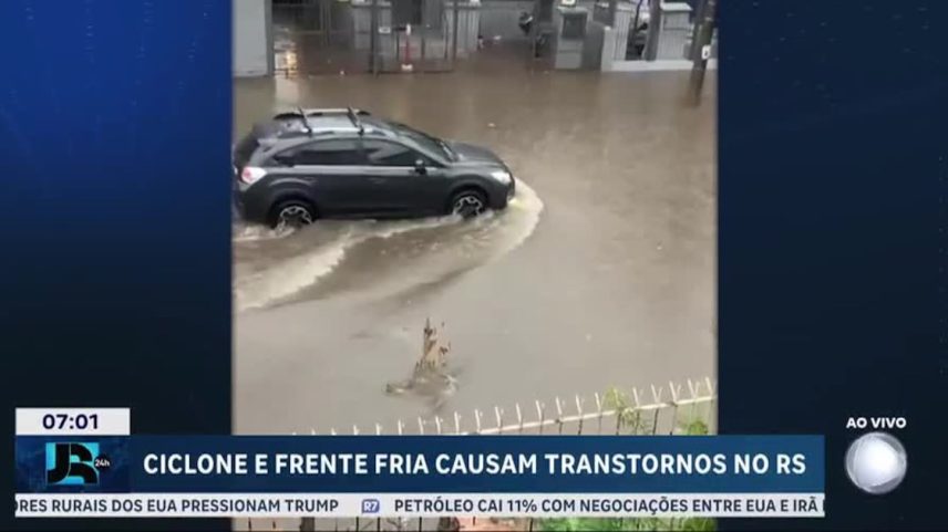 Temporal e ventania provocam alagamentos e queda de árvores no Rio Grande do Sul