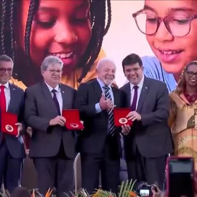 Lula premia cidades e estados pela alfabetização e confirma saída de ministros