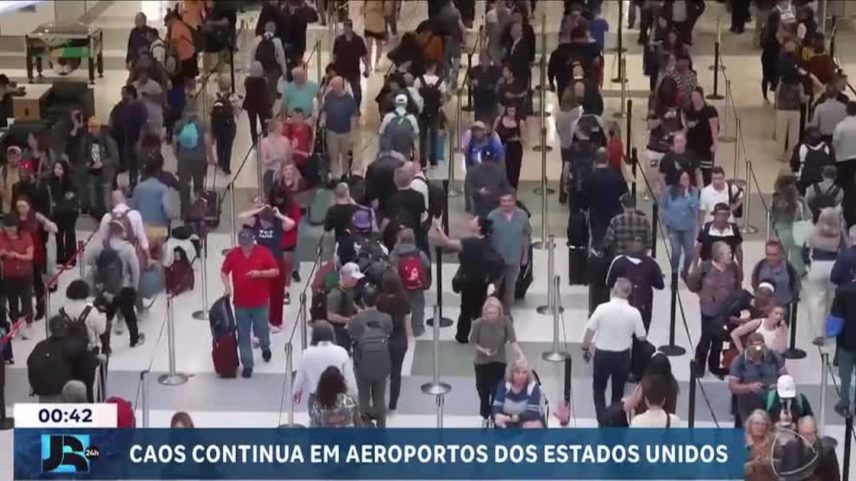 Passageiros enfrentam filas em inspeções de segurança em aeroportos dos EUA
