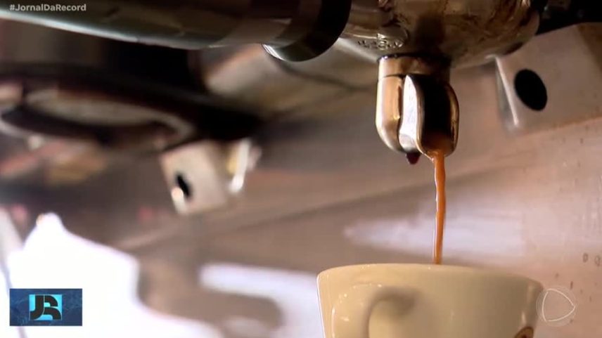 Tomar 2 a 3 xícaras de café por dia pode reduzir o risco de demência