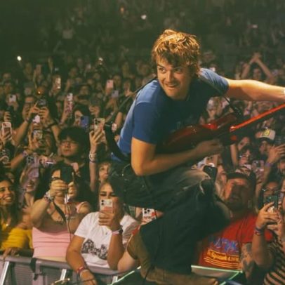 DJO, ator de série de sucesso, segue carreira solo na música