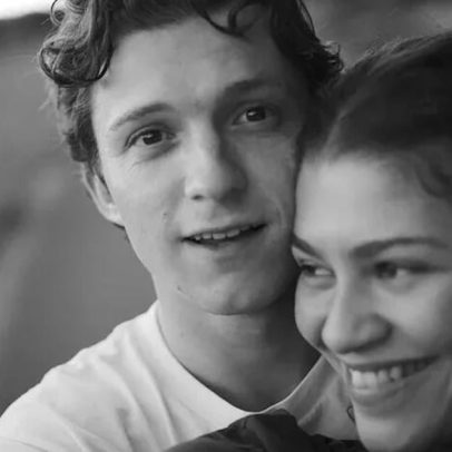 Tom Holland é visto admirando Zendaya da varanda de hotel