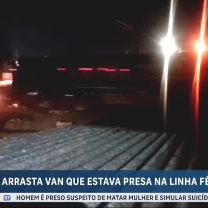 Van fica presa na linha férrea e é arrastada por trem em Ponta Grossa