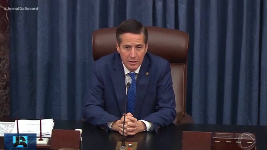 Câmara dos EUA rejeita acordo orçamentário, paralisação causa caos em aeroportos