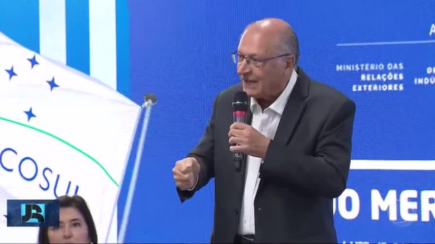 Geraldo Alckmin anuncia que deve deixar ministério até 4 de abril